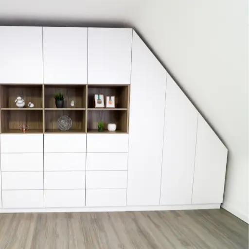 Steiler Dachschraegenschrank geschlossen