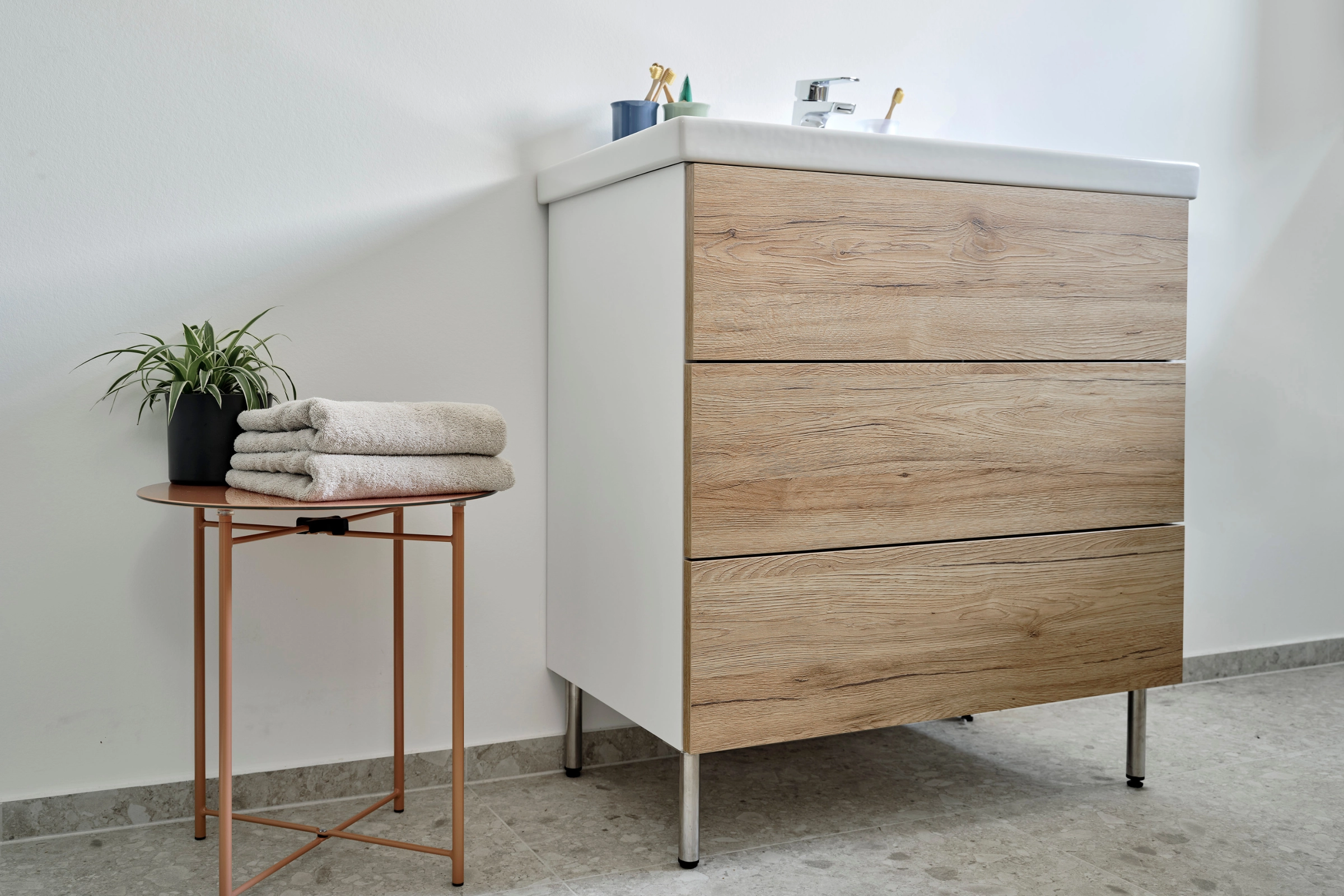 Waschtischunterschrank aus Holz