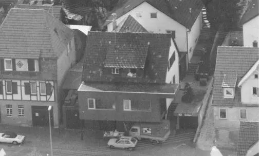 schwarz weiß Bild unserer ersten Werkstatt